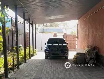 5-комнатный таунхаус, 4 соток, 200 м², на длительный срок