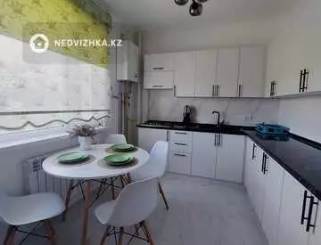2-комнатная квартира, этаж 3 из 7, 66 м², на длительный срок