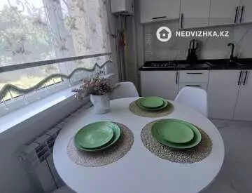 2-комнатная квартира, этаж 3 из 7, 66 м², на длительный срок