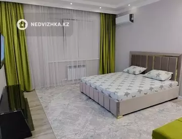 2-комнатная квартира, этаж 4 из 6, 68 м², посуточно