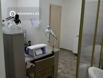 Офисное помещение, этаж 1 из 2, в бизнес-центре, 60 м²