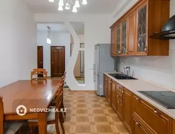 3-комнатная квартира, этаж 2 из 7, 120 м²