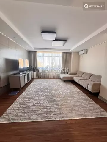 5-комнатная квартира, этаж 17 из 26, 142 м²