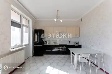 4-комнатная квартира, этаж 9 из 10, 117 м²