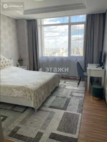 4-комнатная квартира, этаж 25 из 25, 150 м²