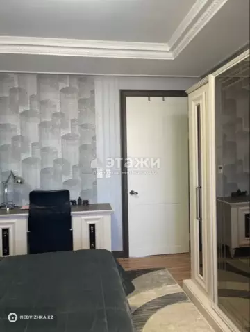 4-комнатная квартира, этаж 25 из 25, 150 м²