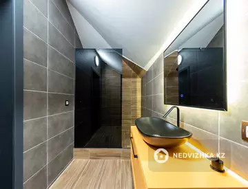 6-комнатный дом, 8 соток, 495 м²