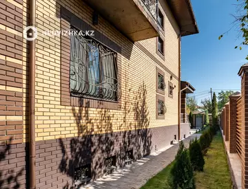 6-комнатный дом, 8 соток, 495 м²