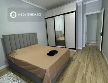 2-комнатная квартира, этаж 4 из 16, 80 м², посуточно