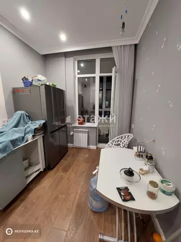 2-комнатная квартира, этаж 10 из 13, 60 м²