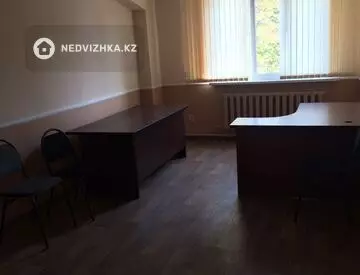 Офисное помещение, этаж 3 из 4, в административном здании, 24 м², на длительный срок