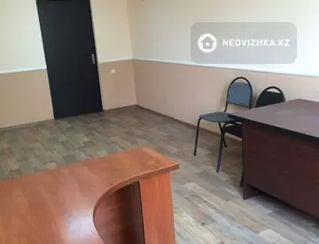 Офисное помещение, этаж 3 из 4, в административном здании, 24 м², на длительный срок