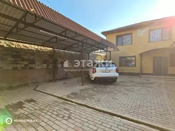 6-комнатный дом, 4 соток, 271 м², на длительный срок