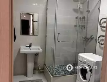 2-комнатная квартира, этаж 11 из 17, 65 м², на длительный срок