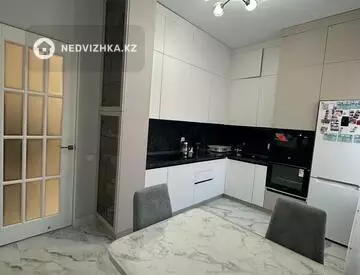 3-комнатная квартира, этаж 8 из 9, 85 м², на длительный срок
