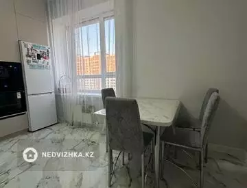 3-комнатная квартира, этаж 8 из 9, 85 м², на длительный срок