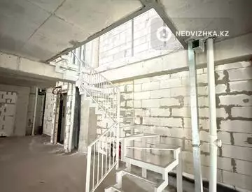 6-комнатная квартира, этаж 1 из 4, 190 м²