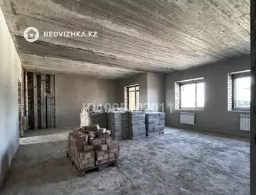 3-комнатная квартира, этаж 4 из 5, 76 м²