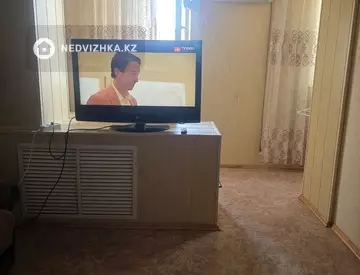 2-комнатная квартира, этаж 1 из 9, 53 м², посуточно