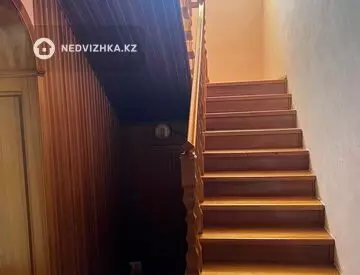 5-комнатная часть дома, 7.8 соток, 195 м²