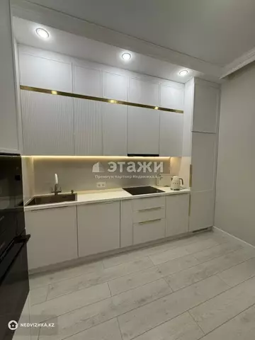 3-комнатная квартира, этаж 4 из 17, 96 м²