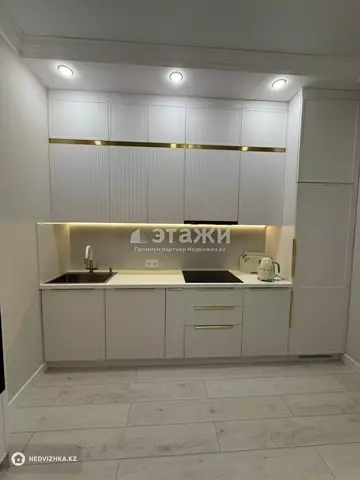 3-комнатная квартира, этаж 4 из 17, 96 м²