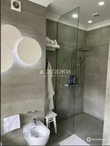 4-комнатная квартира, этаж 4 из 6, 158 м²