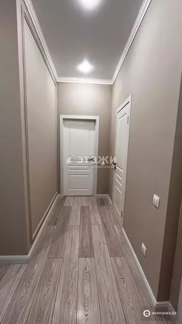 3-комнатная квартира, этаж 2 из 10, 100 м²