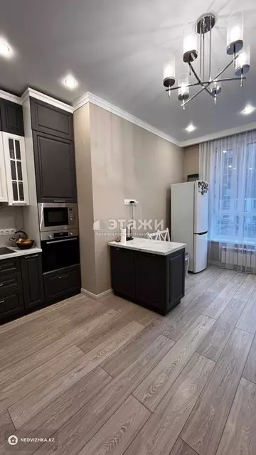 3-комнатная квартира, этаж 2 из 10, 100 м²