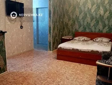 1-комнатная квартира, этаж 4 из 5, 38 м², по часам