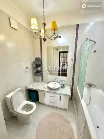 4-комнатная квартира, этаж 5 из 5, 235 м², на длительный срок