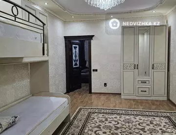 4-комнатная квартира, этаж 2 из 5, 152 м², посуточно