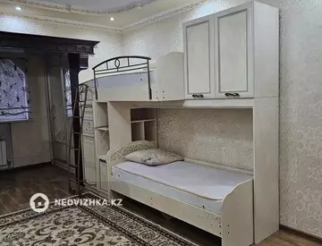 4-комнатная квартира, этаж 2 из 5, 152 м², посуточно