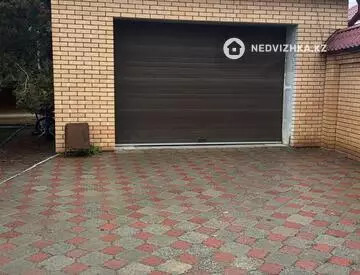 9-комнатная дача, 15.6 соток, 435 м²