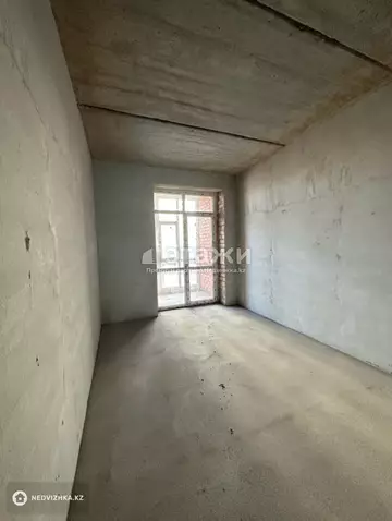 3-комнатная квартира, этаж 9 из 10, 90 м²