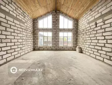 4-комнатный дом, 11 соток, 300 м²