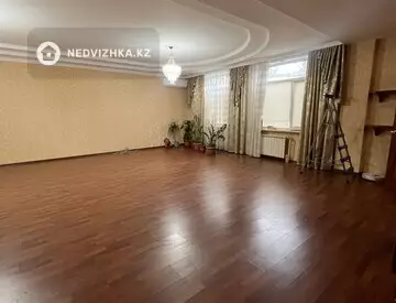 3-комнатная квартира, этаж 1 из 7, 164 м²