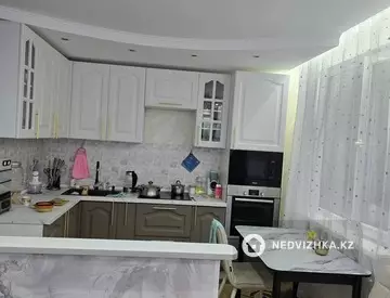 2-комнатная квартира, этаж 10 из 10, 52 м²