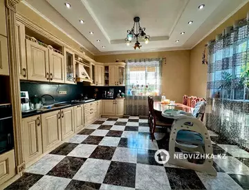5-комнатный дом, 6.2 соток, 301 м²