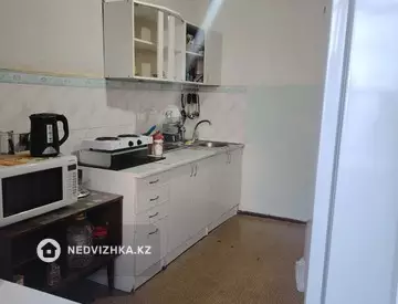 2-комнатная квартира, этаж 4 из 9, 50 м²