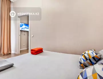 2-комнатная квартира, этаж 10 из 17, 65 м², посуточно