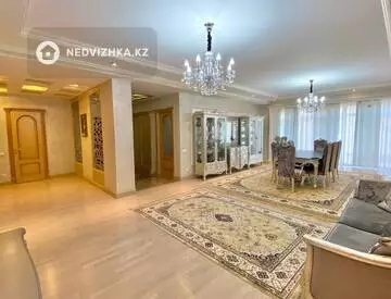 4-комнатная квартира, этаж 4 из 4, 183 м²