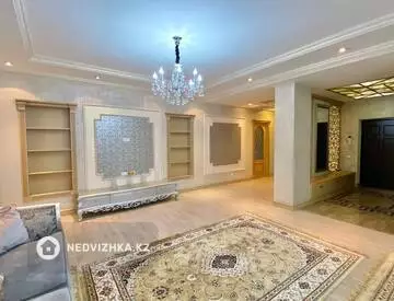 4-комнатная квартира, этаж 4 из 4, 183 м²