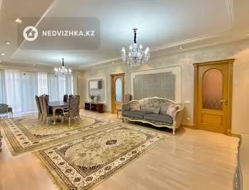 4-комнатная квартира, этаж 4 из 4, 183 м²