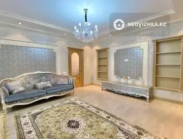 4-комнатная квартира, этаж 4 из 4, 183 м²