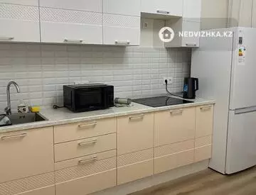 1-комнатная квартира, этаж 2 из 12, 43 м², посуточно