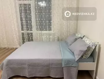 1-комнатная квартира, этаж 2 из 12, 43 м², посуточно