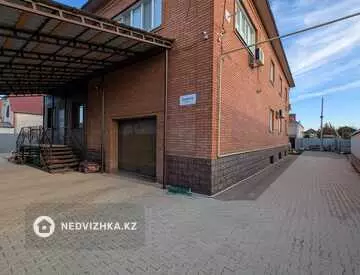 9-комнатный дом, 10 соток, 525 м²