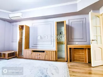 4-комнатная квартира, этаж 4 из 7, 95 м², на длительный срок