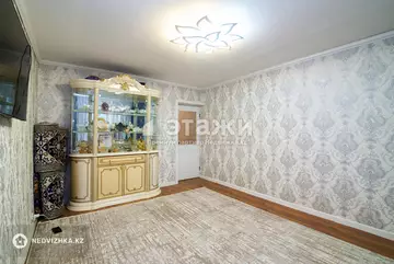 3-комнатная квартира, этаж 4 из 6, 60 м²